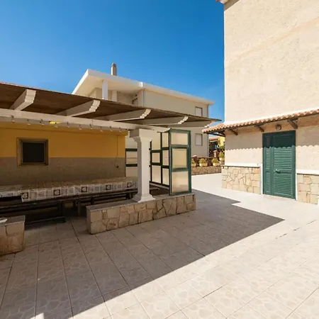 Large Seaside With Patio Castelsardo