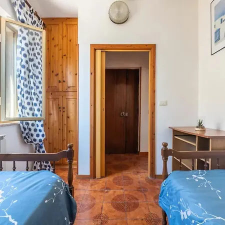 Large Seaside With Patio *