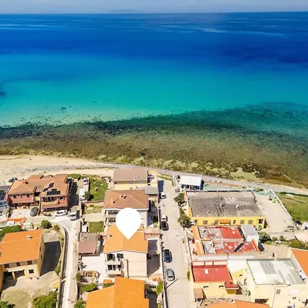 Large Seaside With Patio Daire *